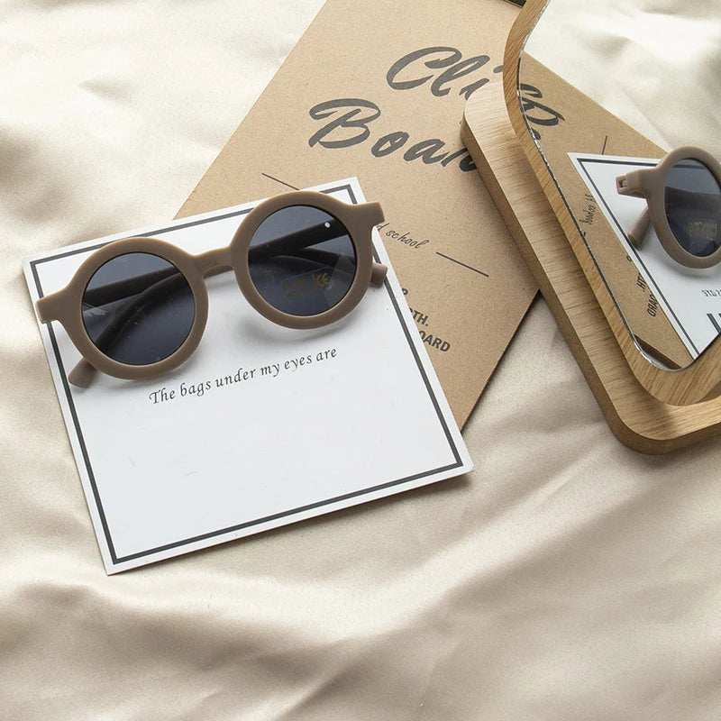 Kinder Matte Macaron Sommer Sonnenbrille - Stilvolle UV-Schutz Brille für Jungen
