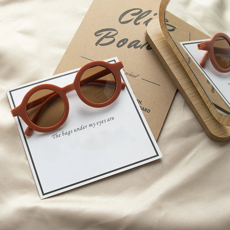 Kinder Matte Macaron Sommer Sonnenbrille - Stilvolle UV-Schutz Brille für Jungen